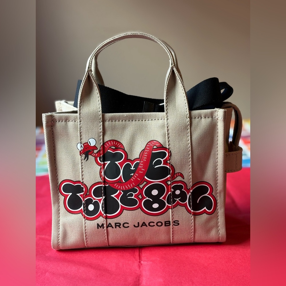 🐍 MARC JACOBS LUNA NEW YEAR COLLECTION 🐍 THE SNAKE CANVAS TOTE BAG 🐍 NWT 🐍 - Picture 2 of 16